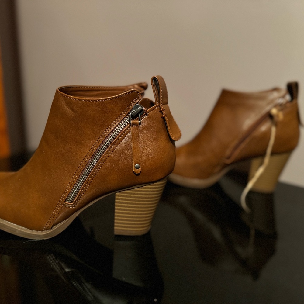 American Eagle Ankle Boots Size 7 - Picture 2 of 7